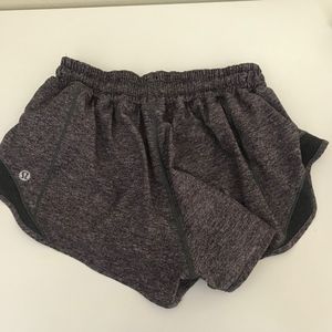 Lululemon Hotty Hot Short II in heathered black